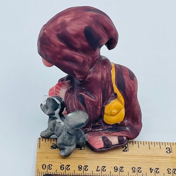 Vintage Figurine Blink Friar Monk in Robes Petting Black White Kitty Cat Skunk - Picture 7 of 7